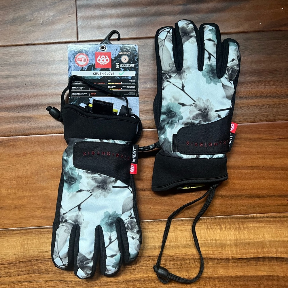 NWT 686 women’s size small crush glove Black and Gray dark lagoon X-ray